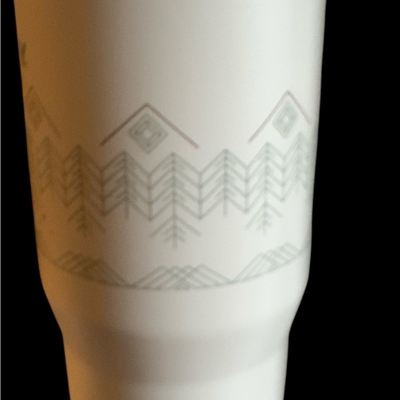 NIB Collectible Stanley 30 ounces flip straw with handle “Winterscape” design - Picture 8 of 11